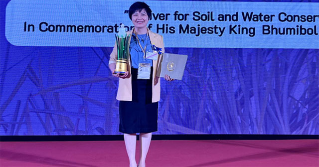 Vietnamese scientist receives award from the King of Thailand