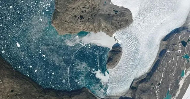 What are the mysterious waves in the Arctic?