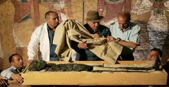 What did King Tatankhamun look like?