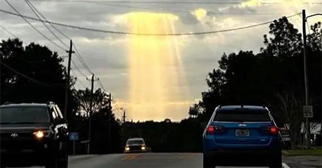 What phenomenon is the bright yellow beam of light that pierces the clouds as if 'connecting the earth with Heaven'?