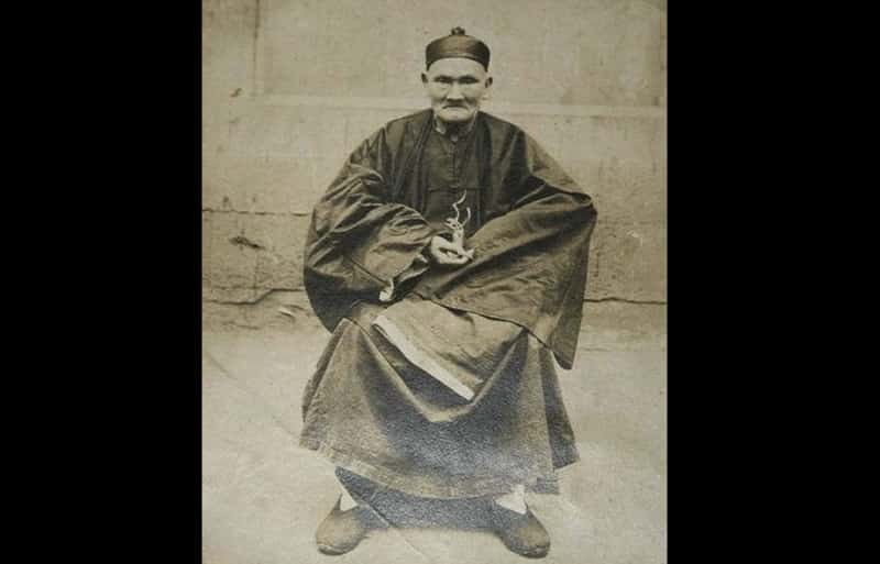 What secret of longevity has the 200-year-old man left behind for his children and grandchildren?
