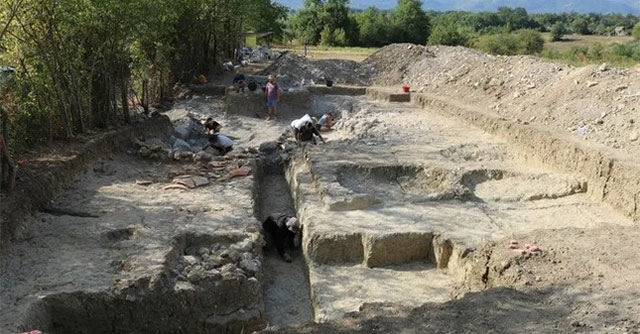 What was the fate of the city destroyed for opposing the Roman Empire?