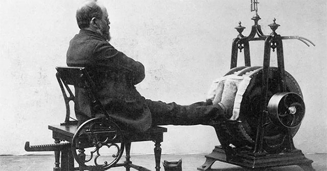 When modern medicine has just developed, how do people practice physical therapy?