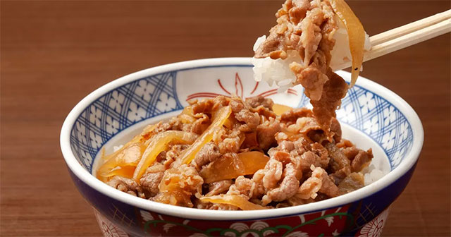 Why are Japanese people no longer interested in rice and gradually switching to bread?