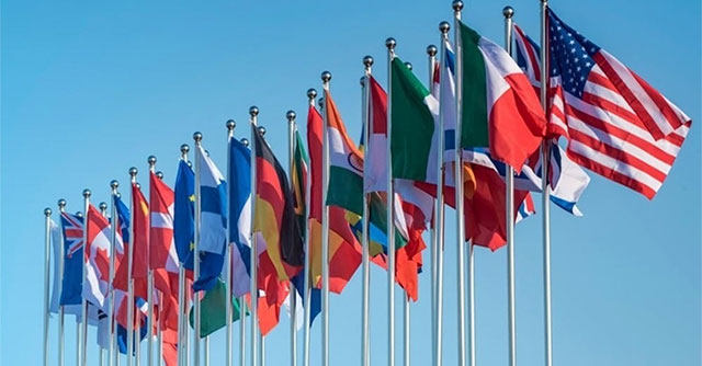 Why are national flags rarely purple?
