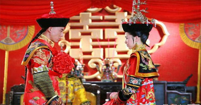 Why did the Qing Dynasty concubines have to 'do it first' with the palace maids?