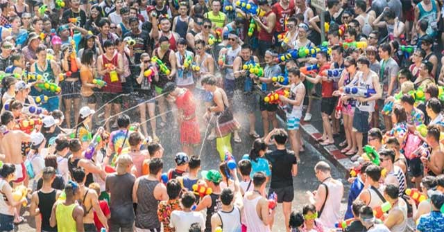 Why do Thais splash water on Songkran?