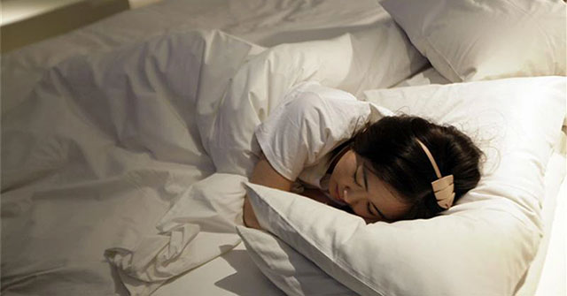Why do women sleep less and wake up more than men?
