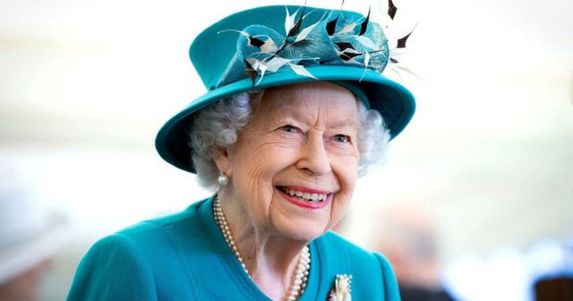 Why doesn't the Queen of England use her last name?