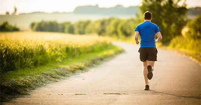 Why is it easy to get heat stroke when running long distances?