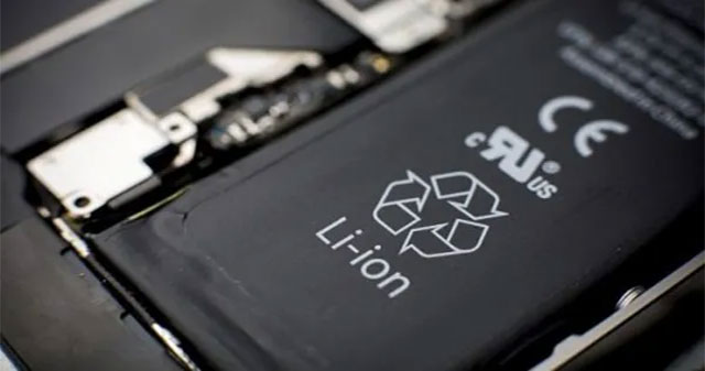 Why is recycling lithium batteries for smartphones and cars risky?