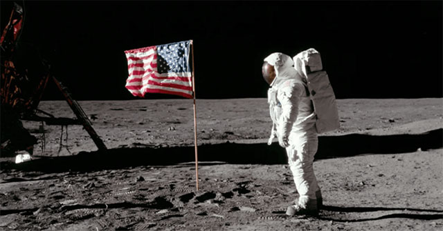 Why there are no stars in American photos of the Moon
