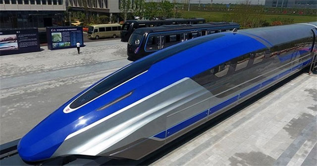 Wireless charging method for maglev train 600km/h