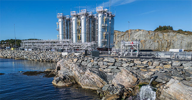 World's first commercial CO2 storage service