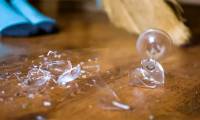 5 tips to clean broken glass safely, without using a brush