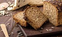 What kind of bread helps reduce the risk of cancer?