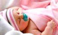 Babies who suck on rubber breasts when sleeping reduce the risk of sudden death