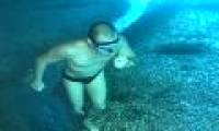 Clip on brain damage: Why do young people walking on the sea floor suddenly jump into the sea?