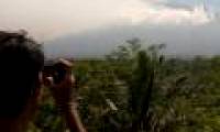 Dangerous Indonesian volcano rocked 500 times / day