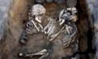 Discovered a 3,500-year-old male and female skeleton in the fist position