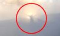 Fluttering because the mysterious person appeared on the cloud