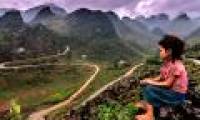 Go to Dong Van stone plateau to see the gray paradise