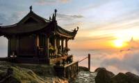 How did people create the 'golden lotus on the sacred peak of Yen Tu'?