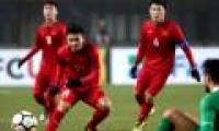 How do football players eat enough to run throughout the match?