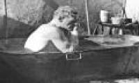 How do soldiers in World War 2 bathe?