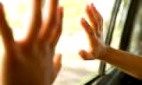 How to leave a child alone in a car in hot weather?