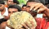 Indian farmers are shocked when meteors fall between rice fields