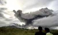 Indonesian volcano erupts 5,000 meters