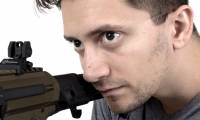 Is aiming with one eye or two eyes more effective?