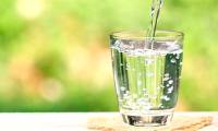 Is it better to drink boiled and cooled water or tea for your health?