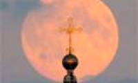 Let's admire the image of the last super moon of the year