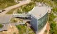 Museum 800m2 on top of Chinese cliffs