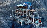 Mysterious house appears on the steep cliff 'Devil's Slippery Slope', which no one can get close to