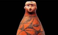 Old farmer dug up a vase with a human face and threw it in the kitchen corner, experts say it is a national treasure