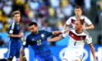 On average how many kilometers per player run in a World Cup match?