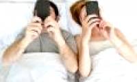 Science proves: The more public couples post photos, the easier it is ... to break the burden