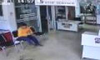 Snakes go to the police station to look for people to bite and suffocate