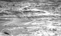 Strange object resembles a mysterious ship on Mars