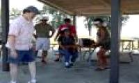 Stunned with a man who broke his leg 180 degrees, he could still walk normally