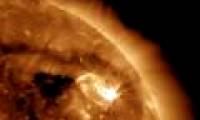 Stunning coincidence between the bright streaks of the Sun and UFOs