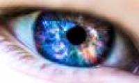 Teenagers wearing contact lenses have bad habits of hygiene that are dangerous