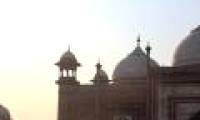 The beauty of the Taj Mahal before the marble pillar collapsed