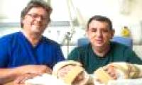 The first man implanted both hands in England