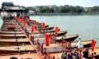 The floating bridge is raised by 18 boats