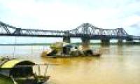 The metaphor from the sliding zone cuts the Red River