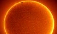 The moment the ISS station flew over the Sun.